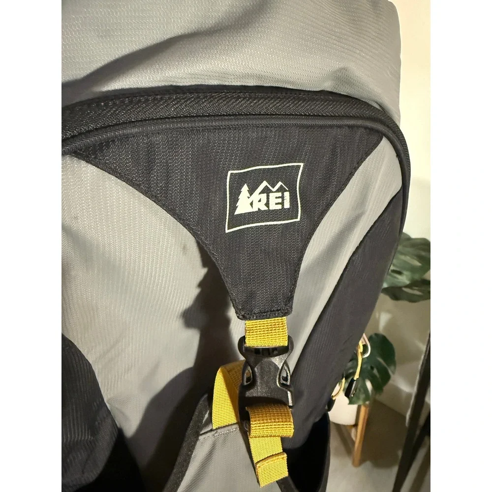 REI Co-op backpack Grand Tour 85 technical daypack gray extra comfort 85L‎ large